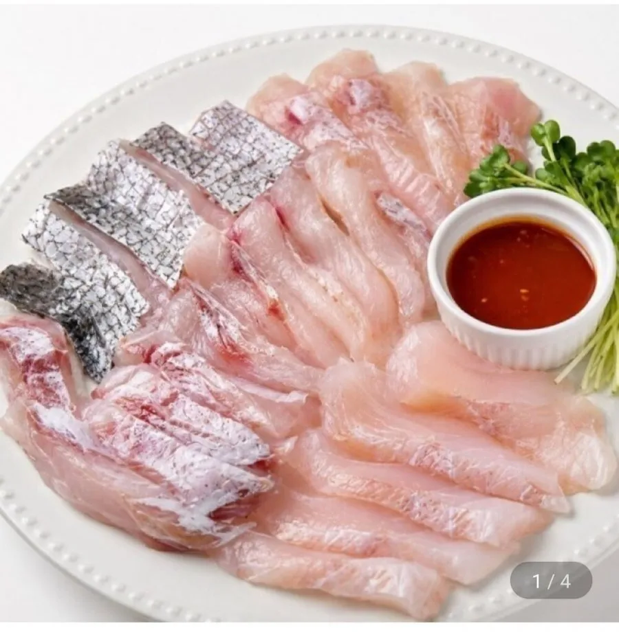 국내산 제철 민어회 7kg급 회 300g+100g + 초장 + 와사비 + 부레 + 껍질